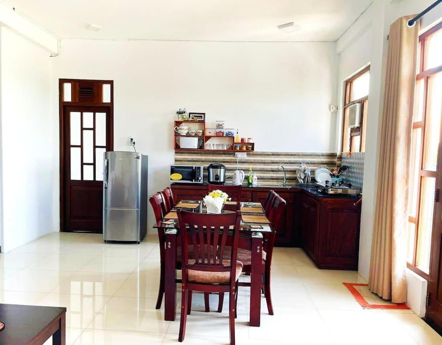 Saru Holiday Apartment - Upto 6 Guests キャンディー エクステリア 写真