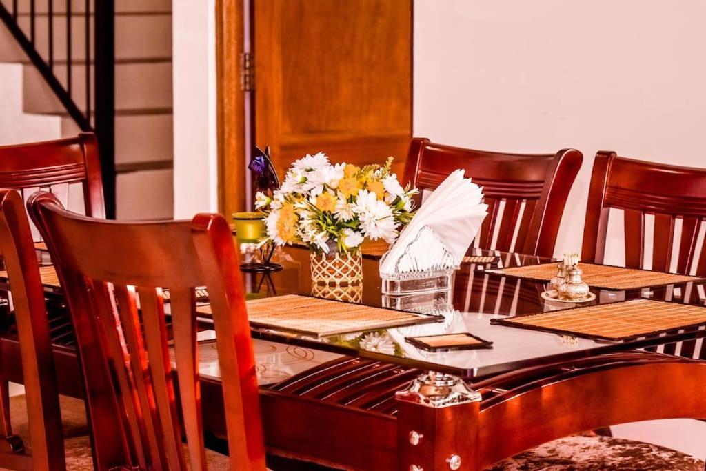 Saru Holiday Apartment - Upto 6 Guests キャンディー エクステリア 写真